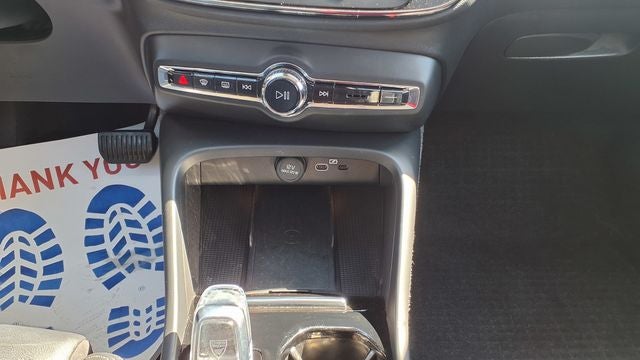 2023 Volvo XC40 B5 Plus Dark Theme