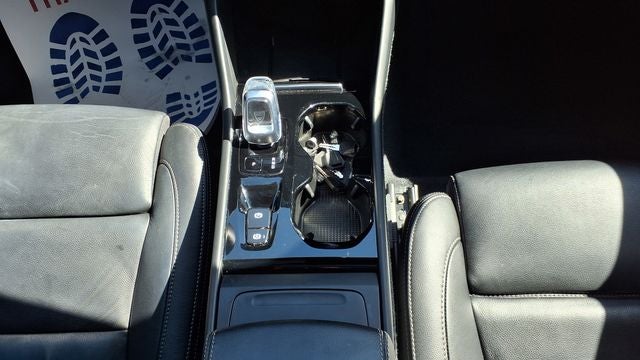 2023 Volvo XC40 B5 Plus Dark Theme