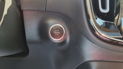 2023 Volvo XC40 B5 Plus Dark Theme