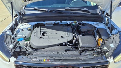 2023 Volvo XC40 B5 Plus Dark Theme