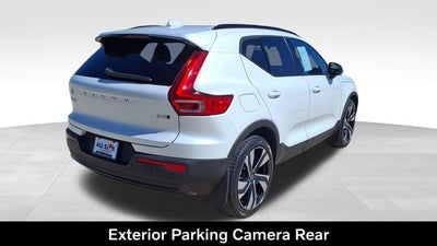 2023 Volvo XC40 B5 Plus Dark Theme