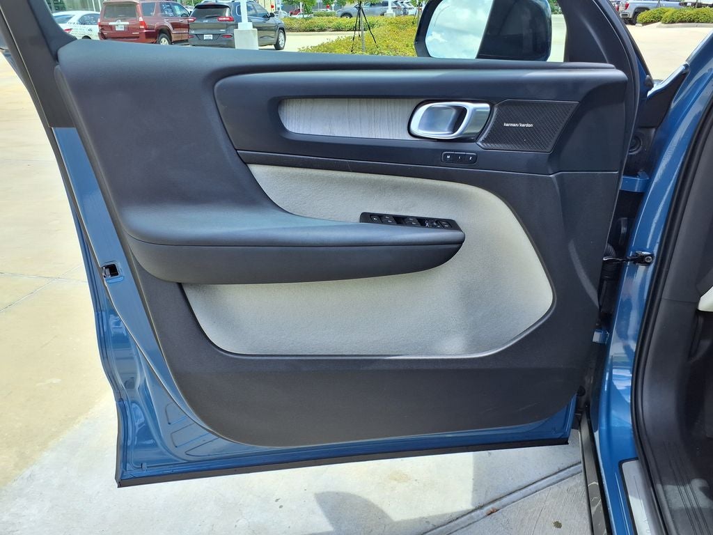 2023 Volvo XC40 Ultimate