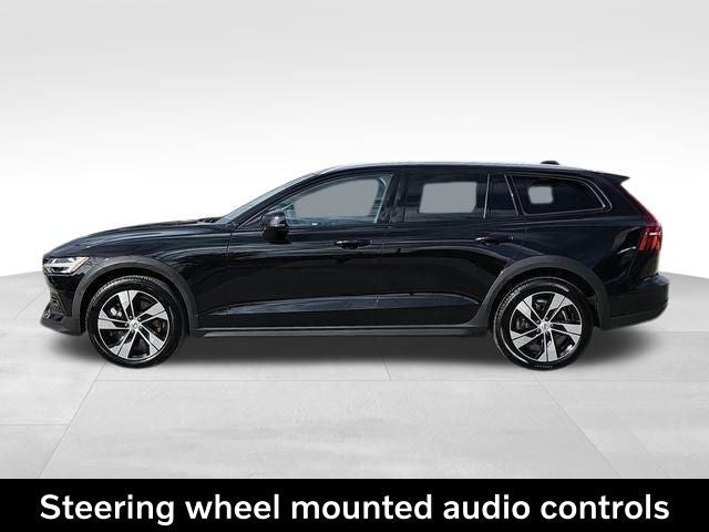 2025 Volvo V60 Cross Country B5 Plus