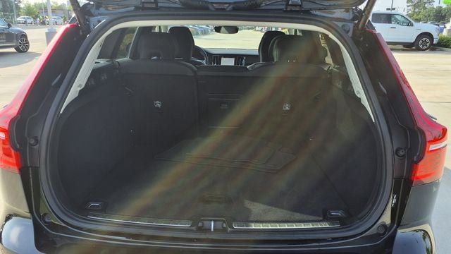 2025 Volvo V60 Cross Country B5 Plus