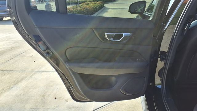 2025 Volvo V60 Cross Country B5 Plus