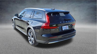 2025 Volvo V60 Cross Country B5 Plus