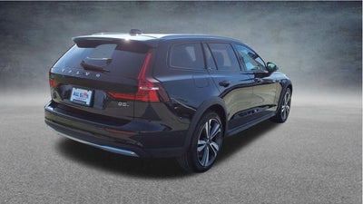 2025 Volvo V60 Cross Country B5 Plus