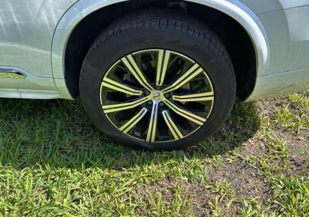 2025 Volvo XC90 B5 Core