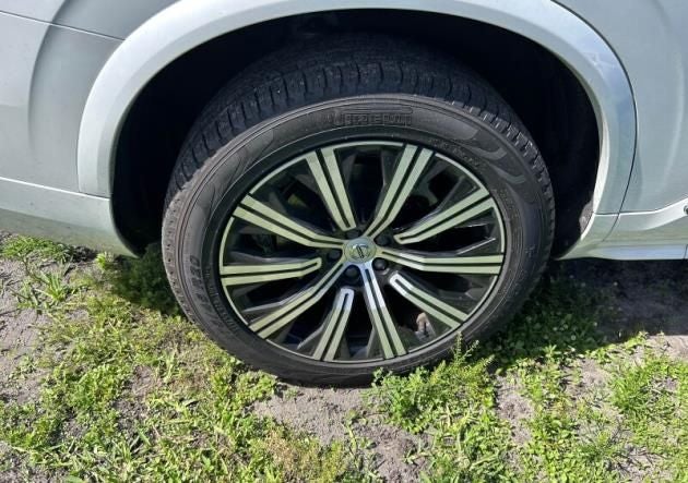 2025 Volvo XC90 B5 Core