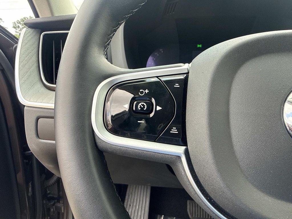 2025 Volvo XC60 B5 Plus