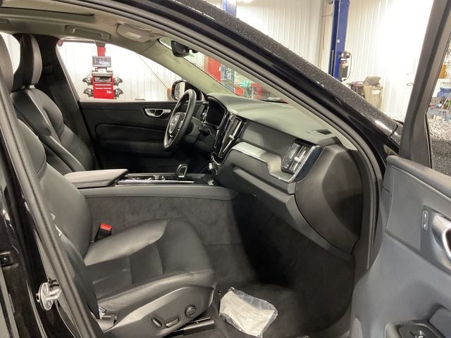 2025 Volvo XC60 B5 Core