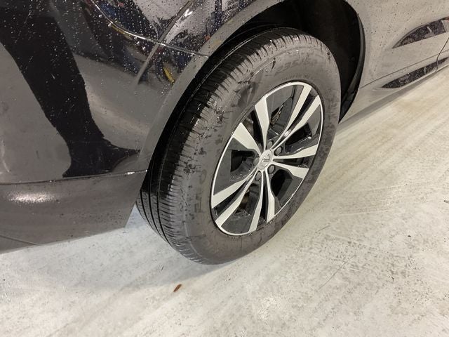 2025 Volvo XC60 B5 Core