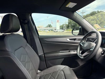2024 Volkswagen Atlas Cross Sport 2.0T SE w/Technology