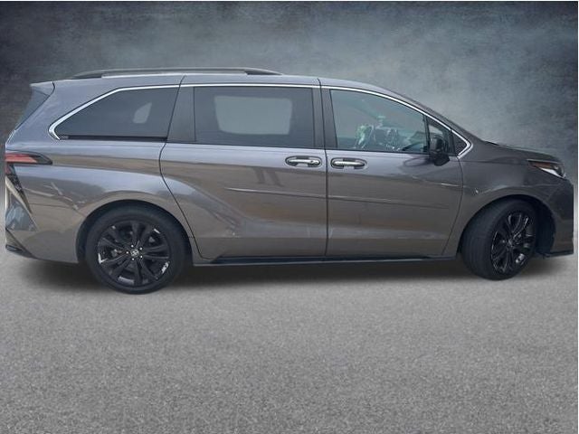 2022 Toyota Sienna XSE 7 Passenger