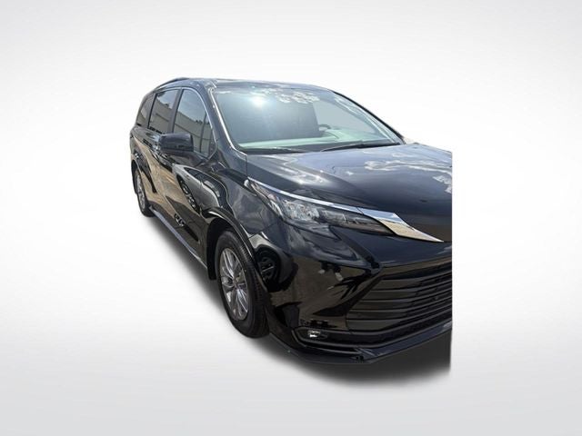 2026 Toyota Sienna XLE 8 Passenger