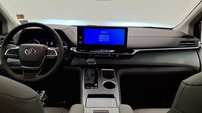 2025 Toyota Sienna XLE 8 Passenger
