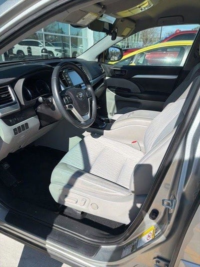2019 Toyota Highlander LE